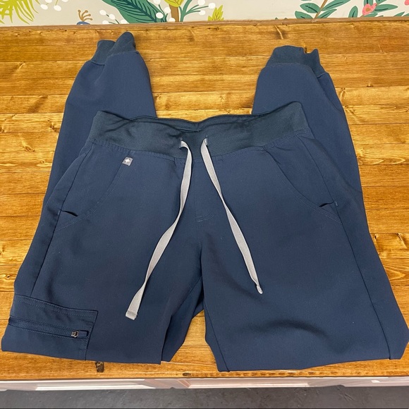 Figs Scrub Set- *Limited Edition Dark Harbor* XS - Picture 14 of 15